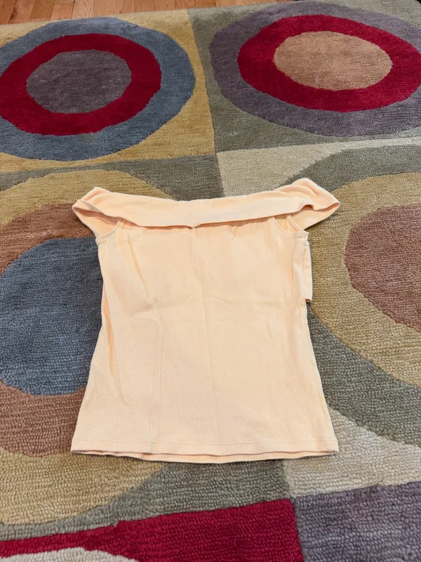 Hollister California Yellow Ribbed Material Off The Shoulder Top Size Medium - Image 3