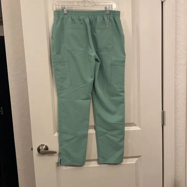 Figs scrub pants Yola skinny scrubs women’s Size small S/P - Image 5