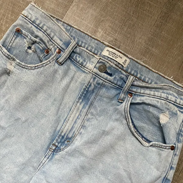Abercrombie & Fitch Ankle Straight Ultra High Rise Jean Light Wash Distressed 32 - Image 3