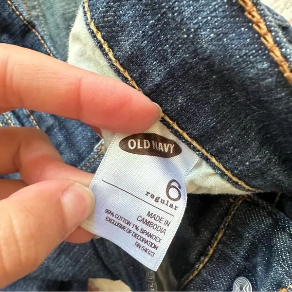 Old Navy Dark Wash Jeans - Image 3