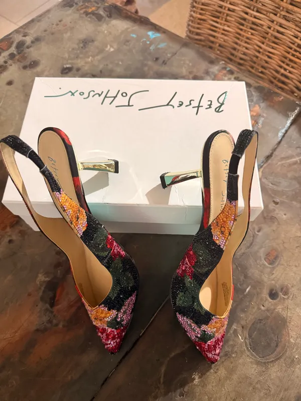 Betsey Johnson SIZE 8.5 sling back high heels - Image 2