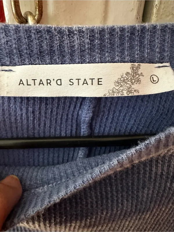 Altar'd State Blue Cropped Thermal Waffle Knit Long Sleeve Top Size L Pocket - Image 3