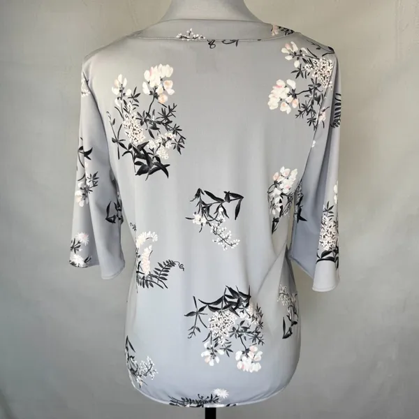 Ann Taylor Blouse Sz S Gray Floral Flutter Elbow Length Sleeve Split Neckline - Image 4
