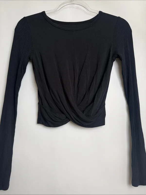 Alo Yoga Black Cover Long Sleeve Cropped Ribbed Top Wrap Detail Size Small - Image 4