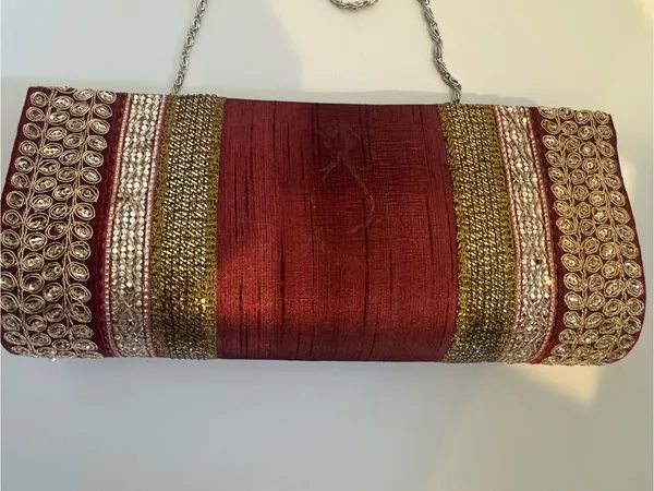 Elegant Maroon Embellished Evening Clutch - Image 2