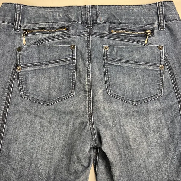Torrid Denim Mid Rise Capri Jeans Medium Wash Whiskering Size 14 - Image 9