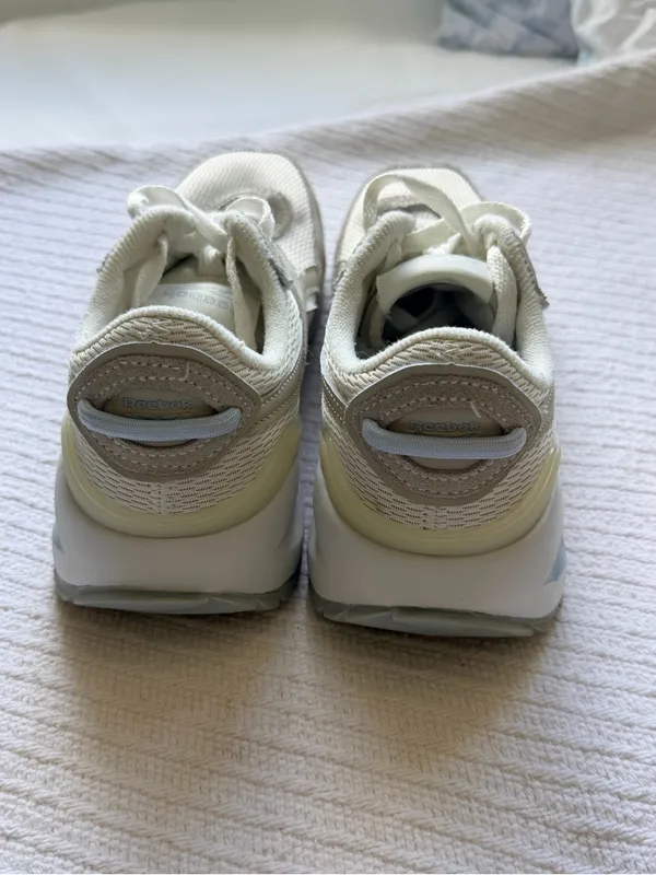 Reebok Lace-Up Sneakers Size 7.5 - Image 4