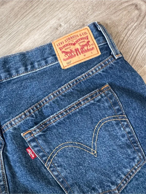 Levi’s 501 Denim Blue Jean Button Fly Shorts Women’s 31 Dark Wash - Image 3