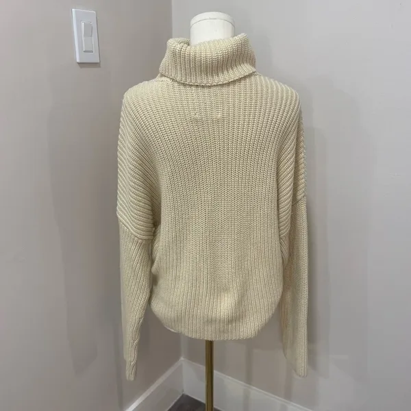 Abercrombie & Fitch Cream Turtle Neck‎ Sweater Medium - Image 3