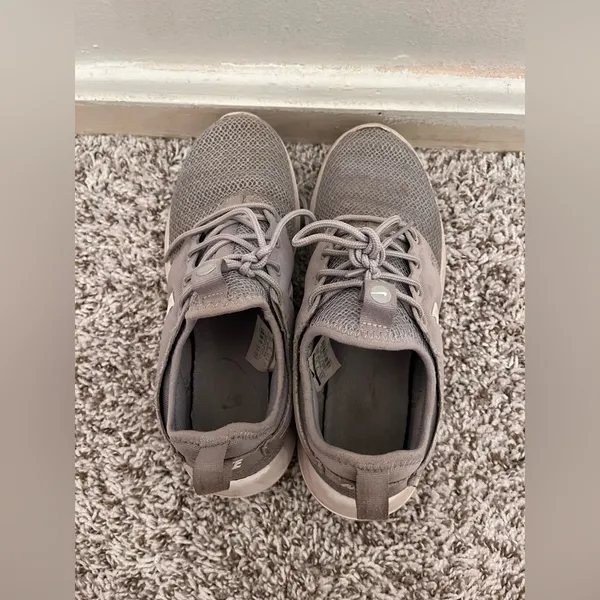 Nike Roshe Grey Sneakers Grey Women's 6.5 - Image 2