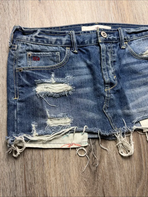 Hollister Frayed Dark Blue Distressed Denim Mini Skirt Size 3 (waist 26) - Image 3