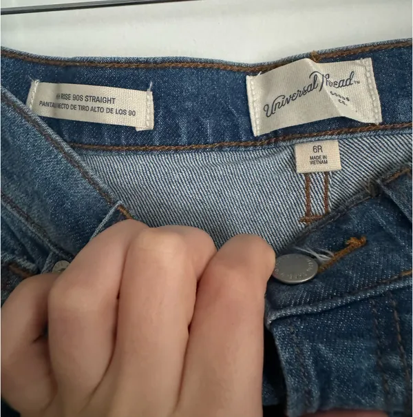 Universal Threads 90s Straight Jeans High-Rise - Image 3