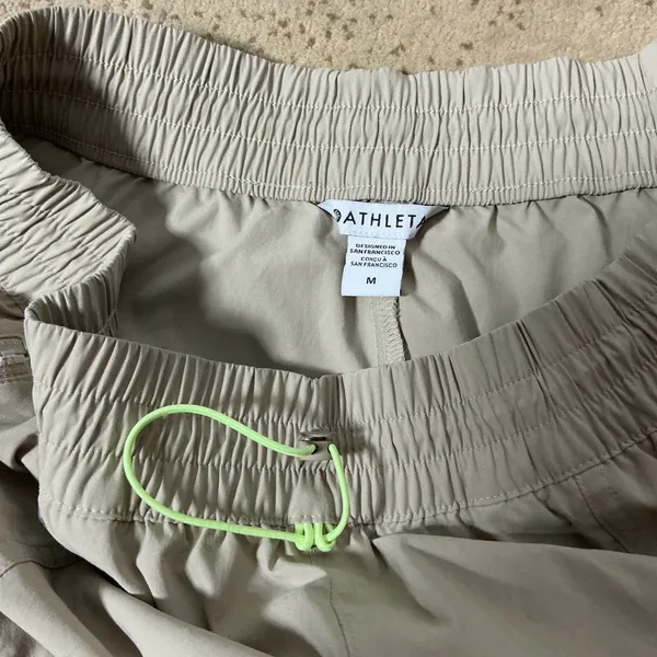 Athleta Hiking Utility Cargo Shorts Womens Medium Beige Gorpcore 463814-01 FA24 - Image 5