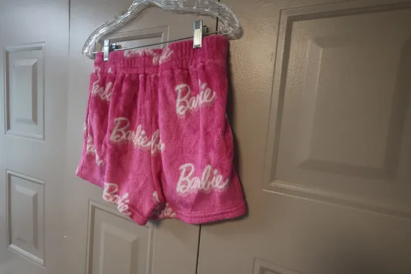 Barbie cursive "barbie" all around sleep shorts plush in hot pink and white size medium. - Image 6
