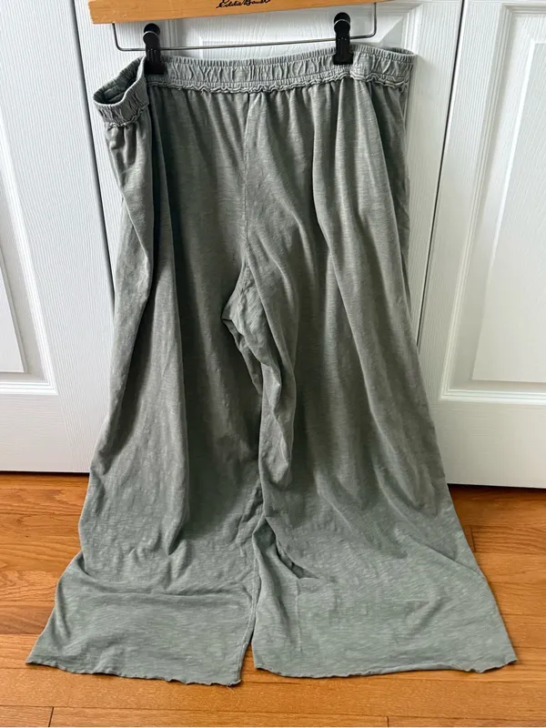 Aerie Side Seam Detailed Wide Leg Culotte Pants in Sage Green - Image 3