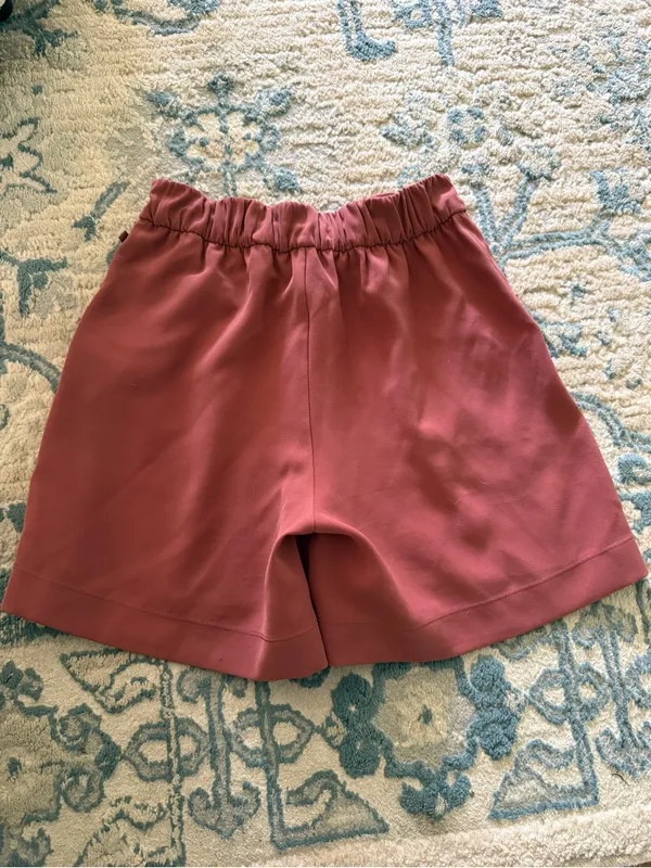 Lululemon Noir Short 5.5"
Rustic Clay - Image 3