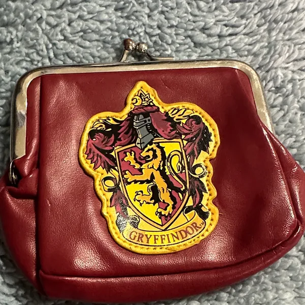 Wizarding World of Harry Potter Universal Studios Gryffindor Coin Purse 💕3x15$ - Image 2