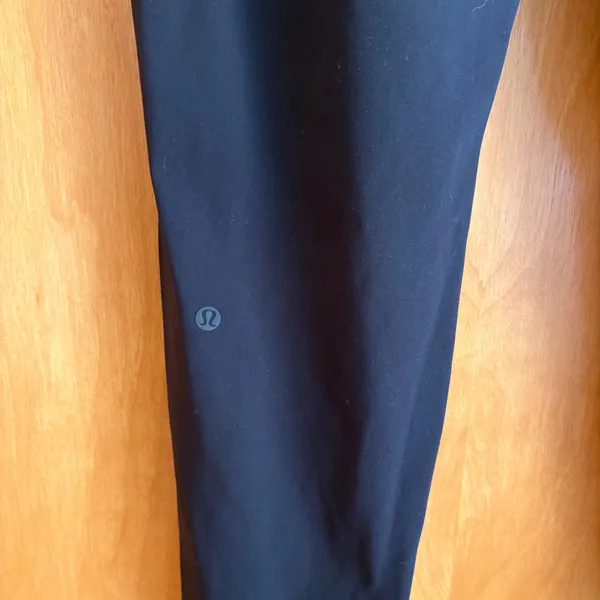 Lululemon On the Fly Pant Women 8 Black Luxtreme 7/8 Length Drawstring Tapered - Image 2