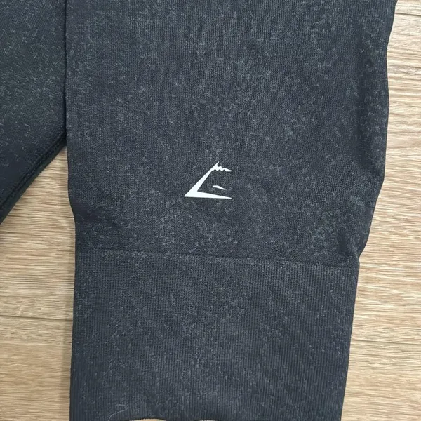 Gym shark leggings - Image 2