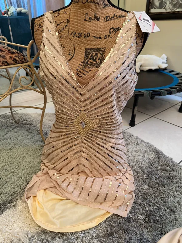 Stunning dress size M. ❤️ Gold Size M - Image 7