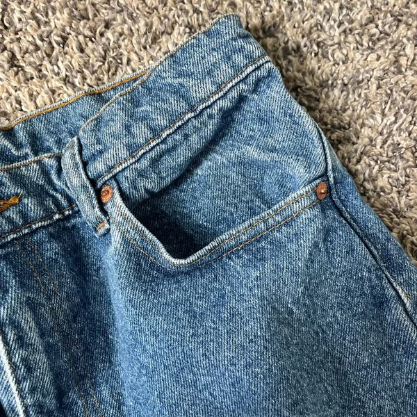 Levi’s Mid Wash High Rise Denim Mom Jean - Image 5