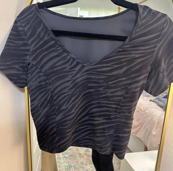Lululemon Shirt - Image 4