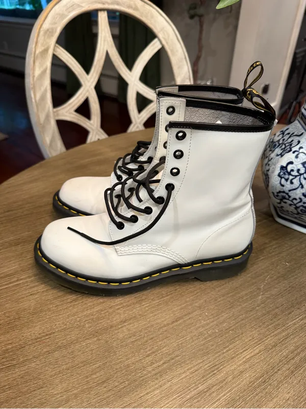 Dr. Martens White Lace-Up Combat Boots with Black Laces Sz 9 - Image 4