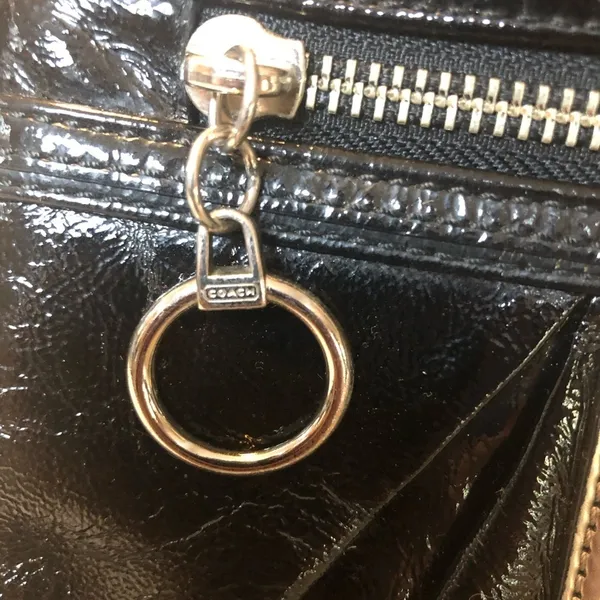 Coach Signature Poppy Black Patent Leather Clutch Hand Bag Purse - Image 6