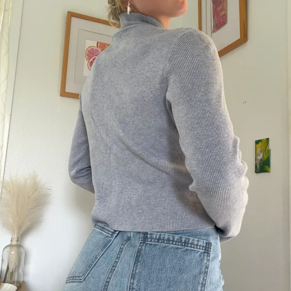 Calvin Klein Gray turtleneck long sleeve sweater - Image 3