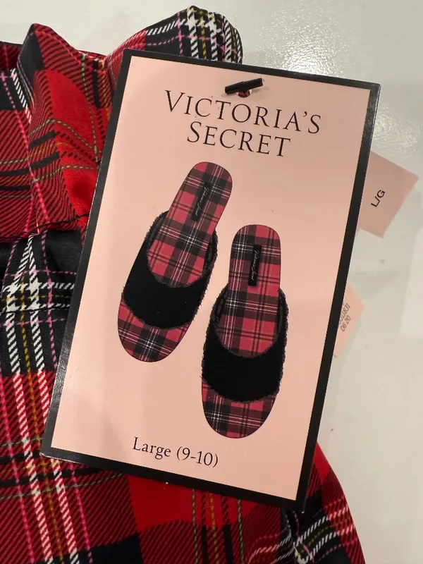 Victoria's Secret Red Plaid Slippers w/Bag Brand New NWT Size L - Image 4