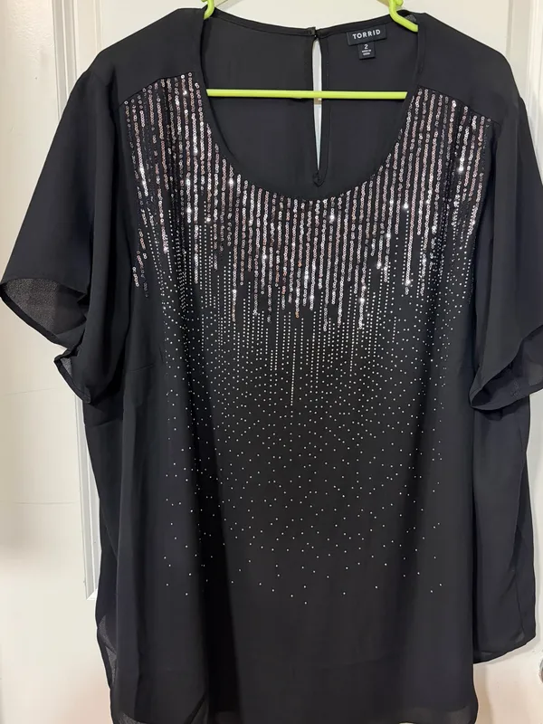 torrid Black Scoop Neck Sequin Tunic with Rose-Gold Accents - Image 2