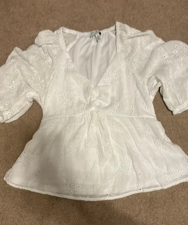 Sofia Vergara White Spring Top - Image 2