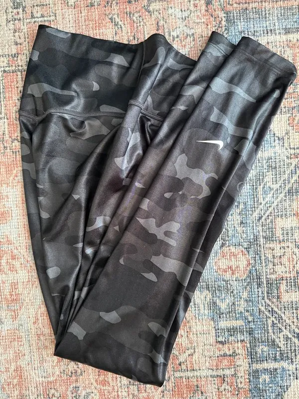 NIKE Black Camo Active Leggings Size Small - Image 7