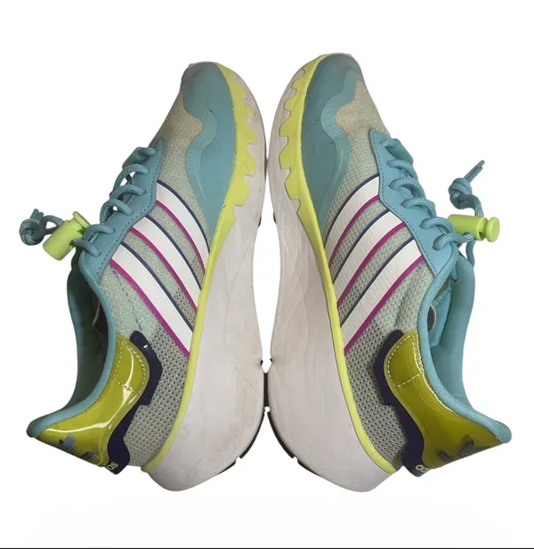 Adidas Choigo Women's Sneakers in Hazy Sky/Hi-Res Yellow with toggle Lacing - Image 2