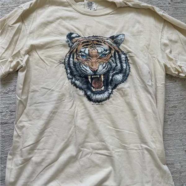 Comfort Colors Cream Tiger Graphic Tee (Size Large) - Image 4
