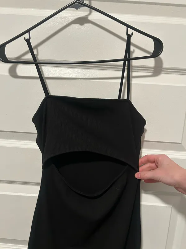 Liz and Sara Black midi dress - Image 5
