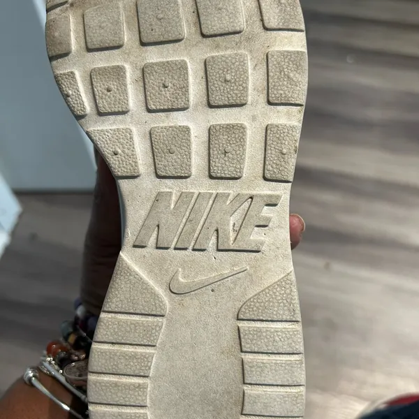 Nike Women's Gray Sneakers - Image 9