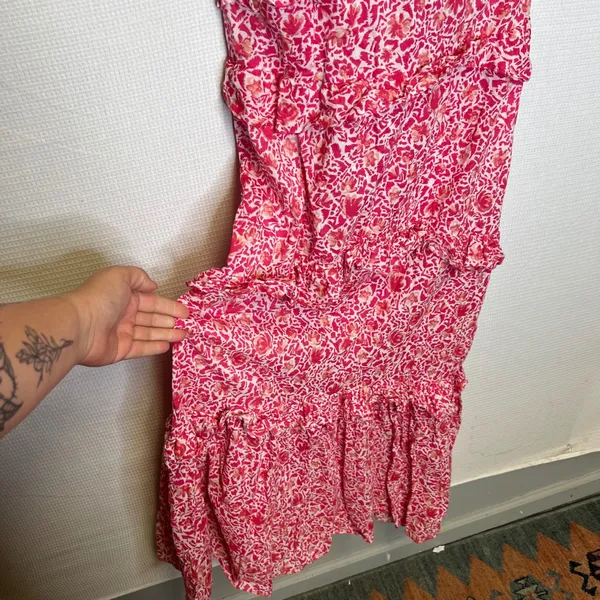 MISA Los Angeles Pink Floral Tiered Maxi Dress Ruffle V-Neck Size M - Image 2