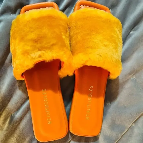 BEAUTIISOLES Faux Fur Sofie Slide Orange Shearling Leather 7.5 NIB - Image 7