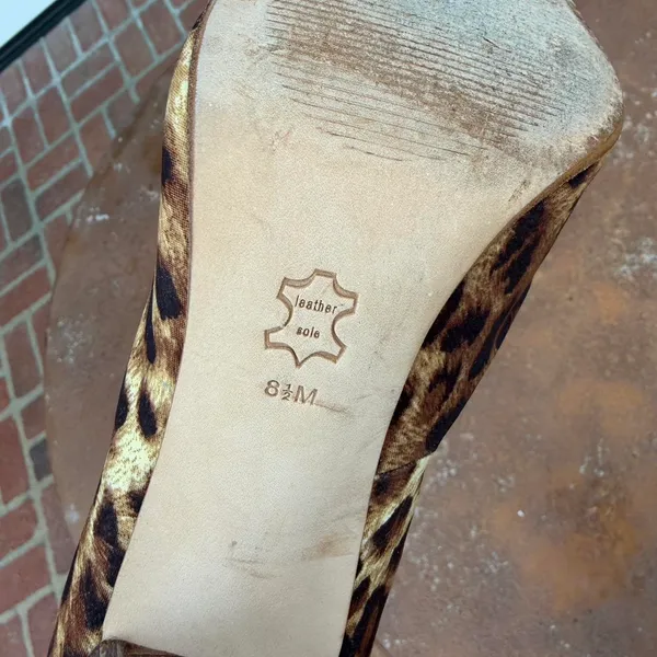 Vintage Y2K GUESS by Marciano leopard print pointed-toe stiletto pumps 8.5 / worn once - Image 7