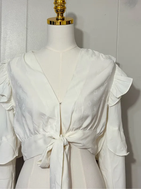 Line & Dot Sonia Ruffle Blouse White Tie Front Crop Top Size M NWT - Image 4