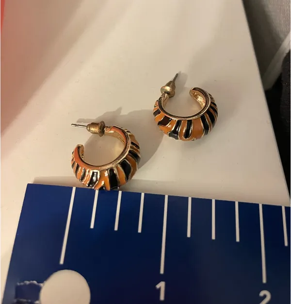 tiger hoop earrings Orange - Image 2