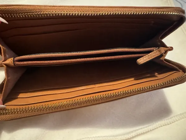 Michael Kors Wallet - Image 3