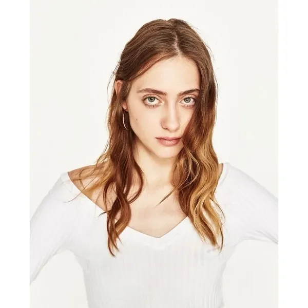 ✨ V-NECK RIBBED T-SHIRT✨ - Image 4