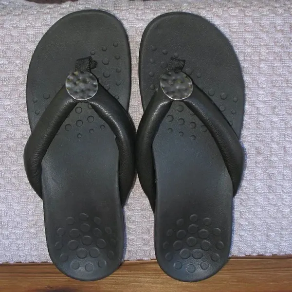 NWOB Vionic Lida Black Thong Sandals Shoes Size 7 - Image 4