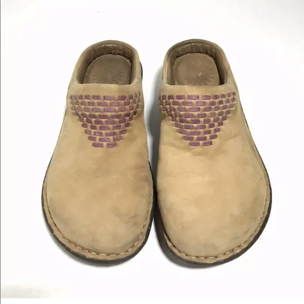 Ugg 3084 suede Sherpa clogs size 6 tan and purple - Image 3