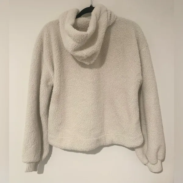 Abercrombie & Fitch Women’s White Sherpa Hoodie Sweatshirt - Size Medium - Image 3