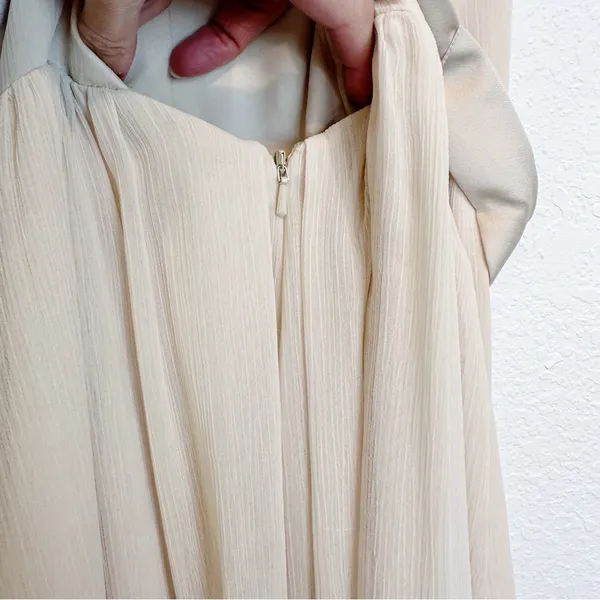 White by Vera Wang Cream Chiffon V Neck Cross Back Full Length Gown Size 4 - Image 12