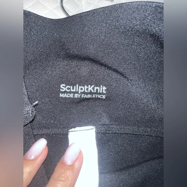 Fabletics SculptKnit Black Set Top and Leggings size XS Preowned - Image 2