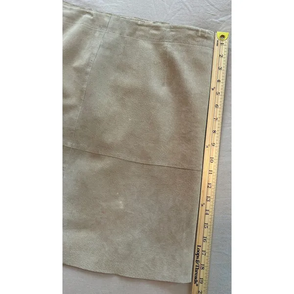 i.e. Tan Suede Leather Mini Skirt A-Line Beige Size 16 Vintage Style - Image 2